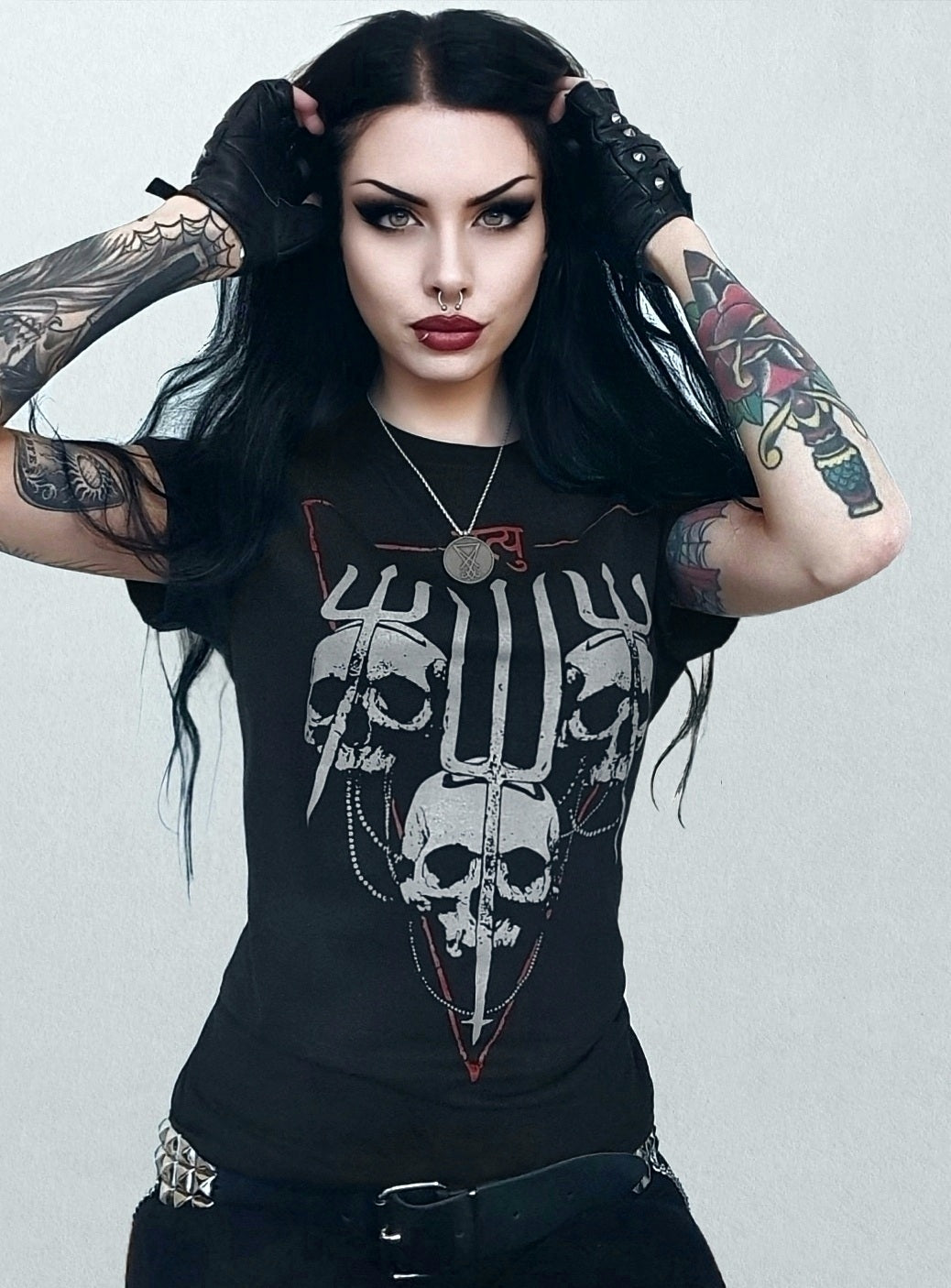 Trisul / trident / trishula skulls, deaths prayer - T-shirt