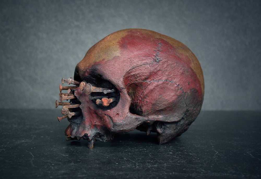 Skull mixed media sculpture "Rust nails red shade" - SCULPTURE