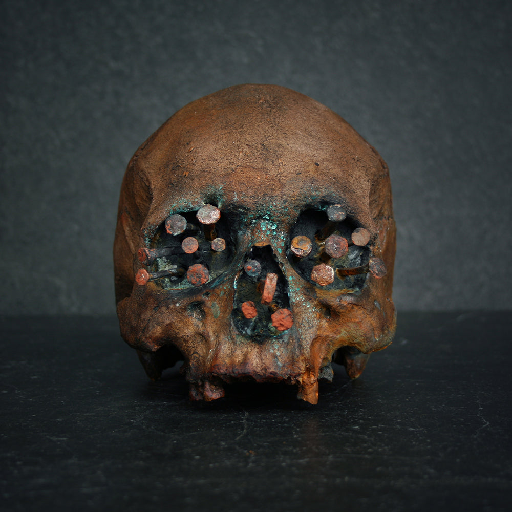 Skull mixed media sculpture "Rust nails green shade" - SCULPTURE