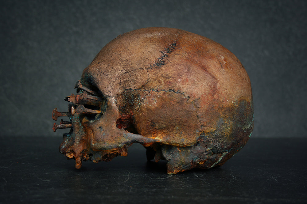 Skull mixed media sculpture "Rust nails green shade" - SCULPTURE