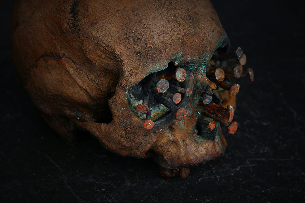 Skull mixed media sculpture "Rust nails green shade" - SCULPTURE