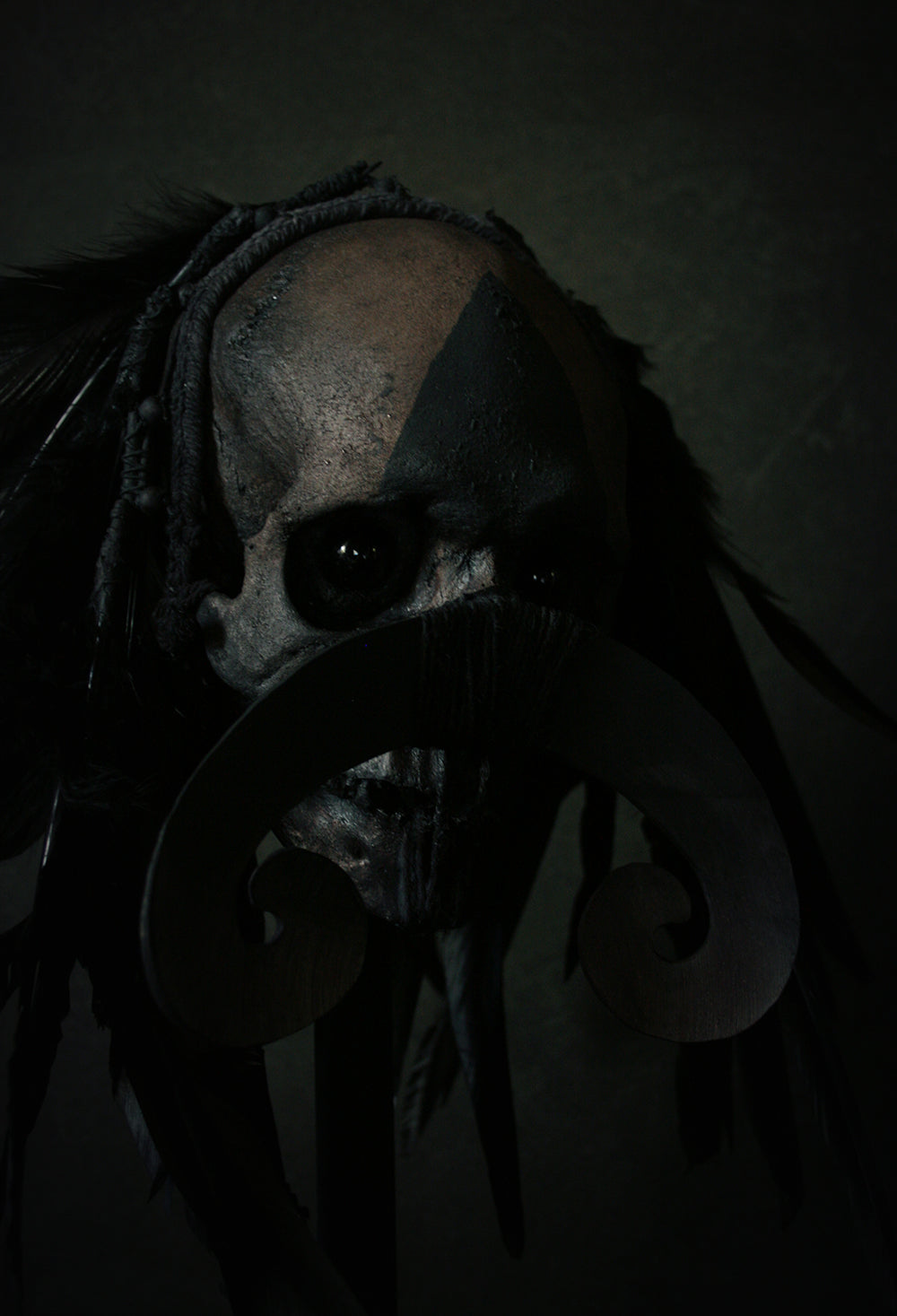 Skull mixed media sculpture "Black Chief Garugoh" - SCULPTURE