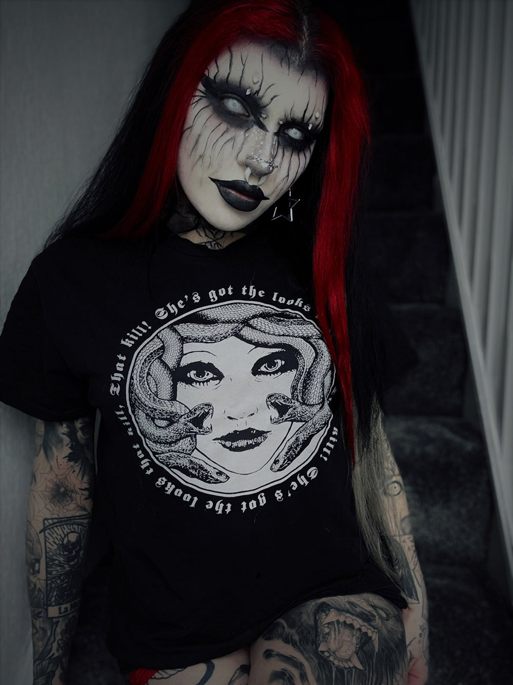 Medusa "she's got the looks that kill" - T-shirt