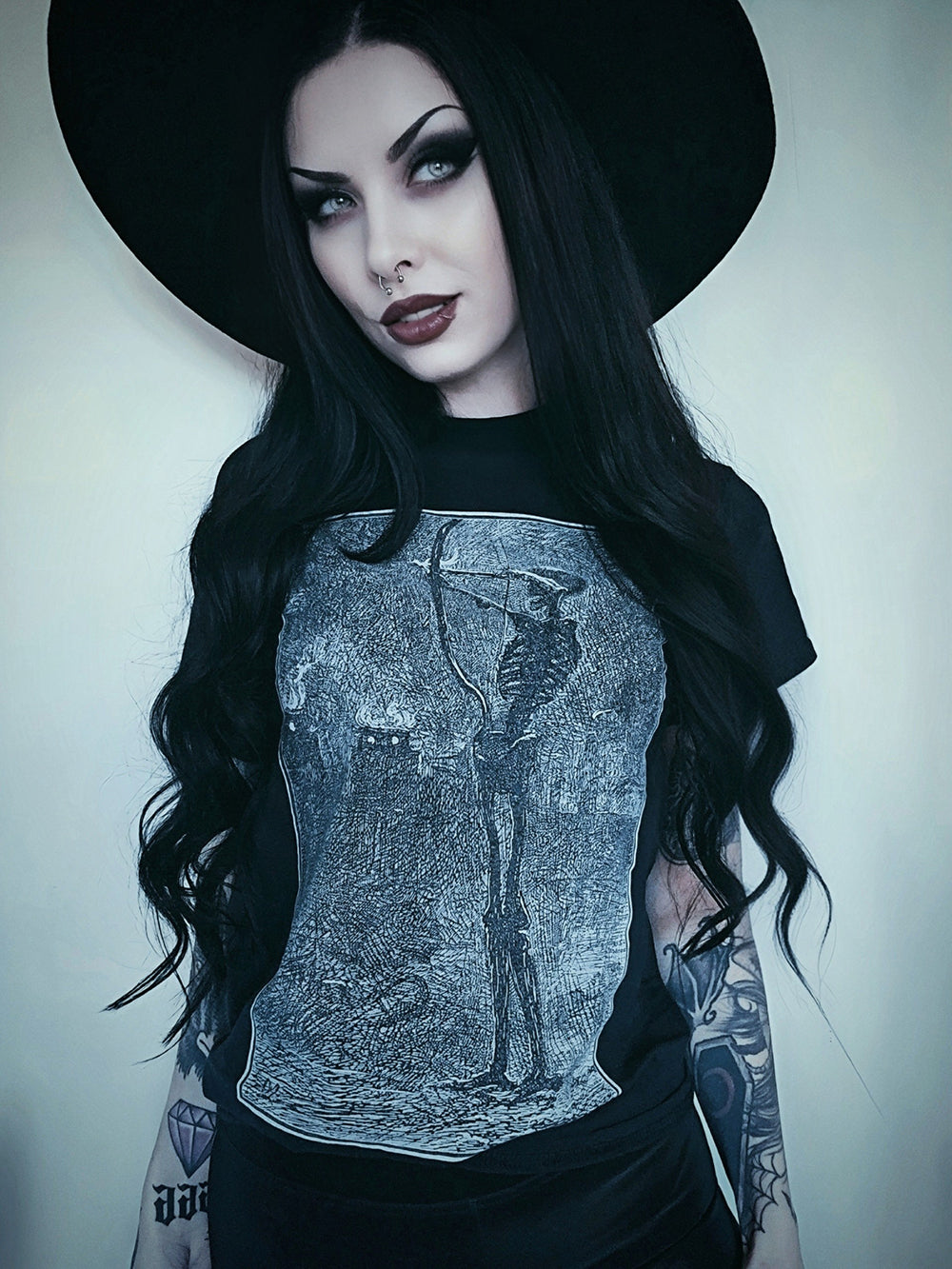 Death dealing arrows. (J. E. Millais) - T-shirt