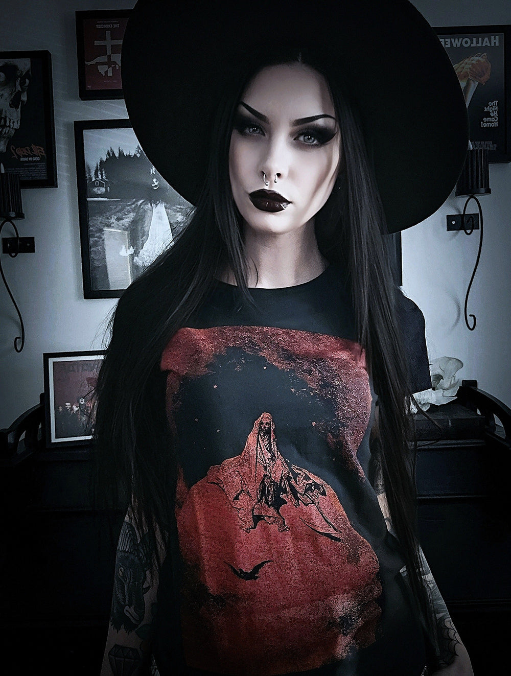 Death and the Raven, RED version, Gustave Doré, Gustave Dore illustration - T-shirt female fitted