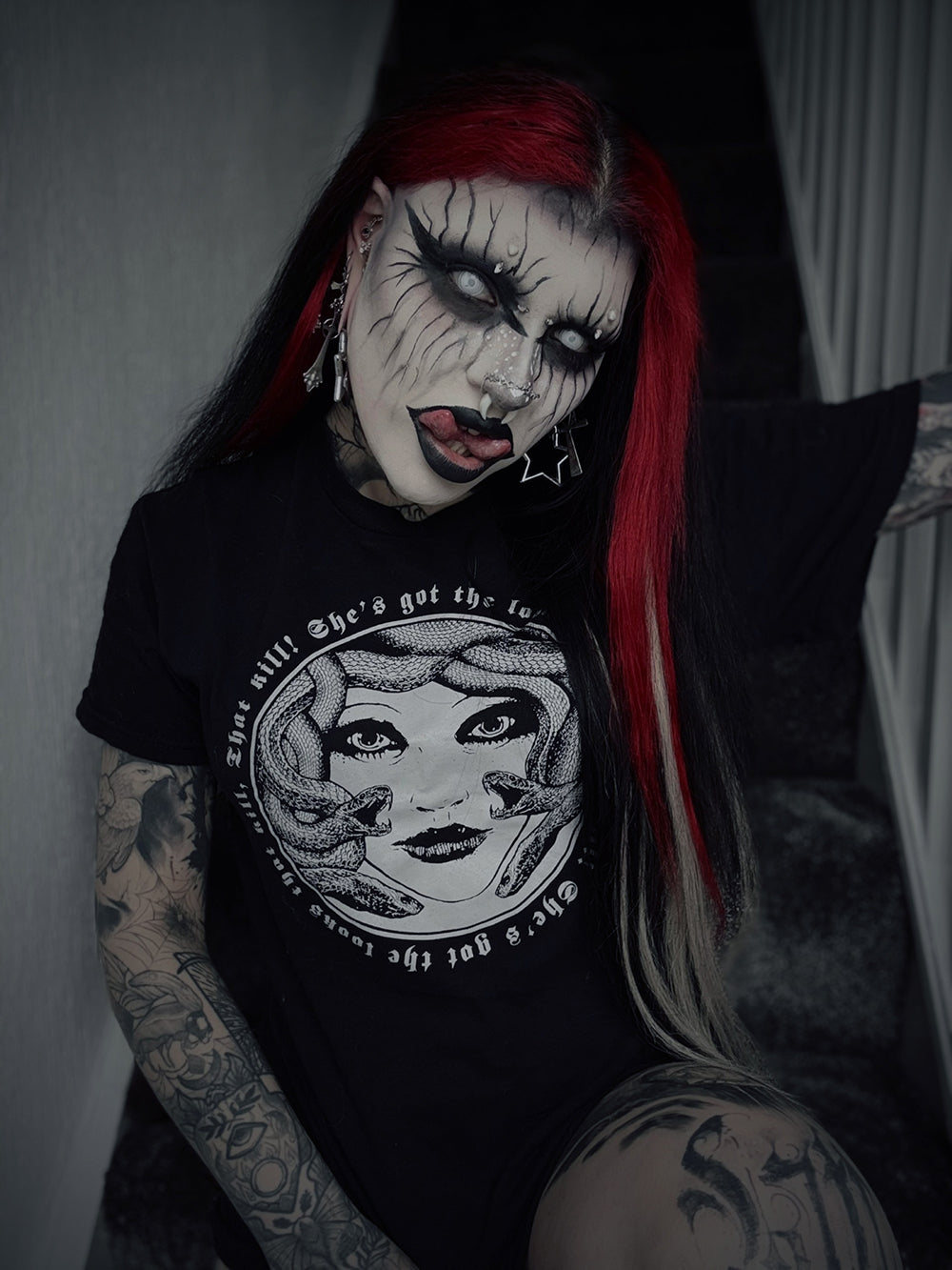 Medusa "she's got the looks that kill" - T-shirt