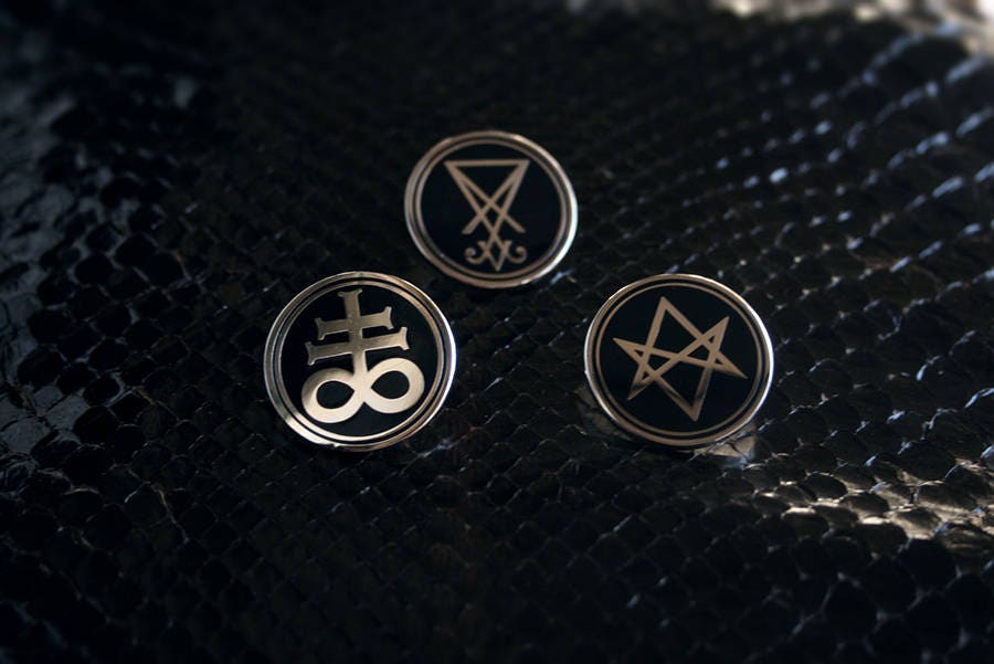 Leviathan Cross, black and silver round version - PIN