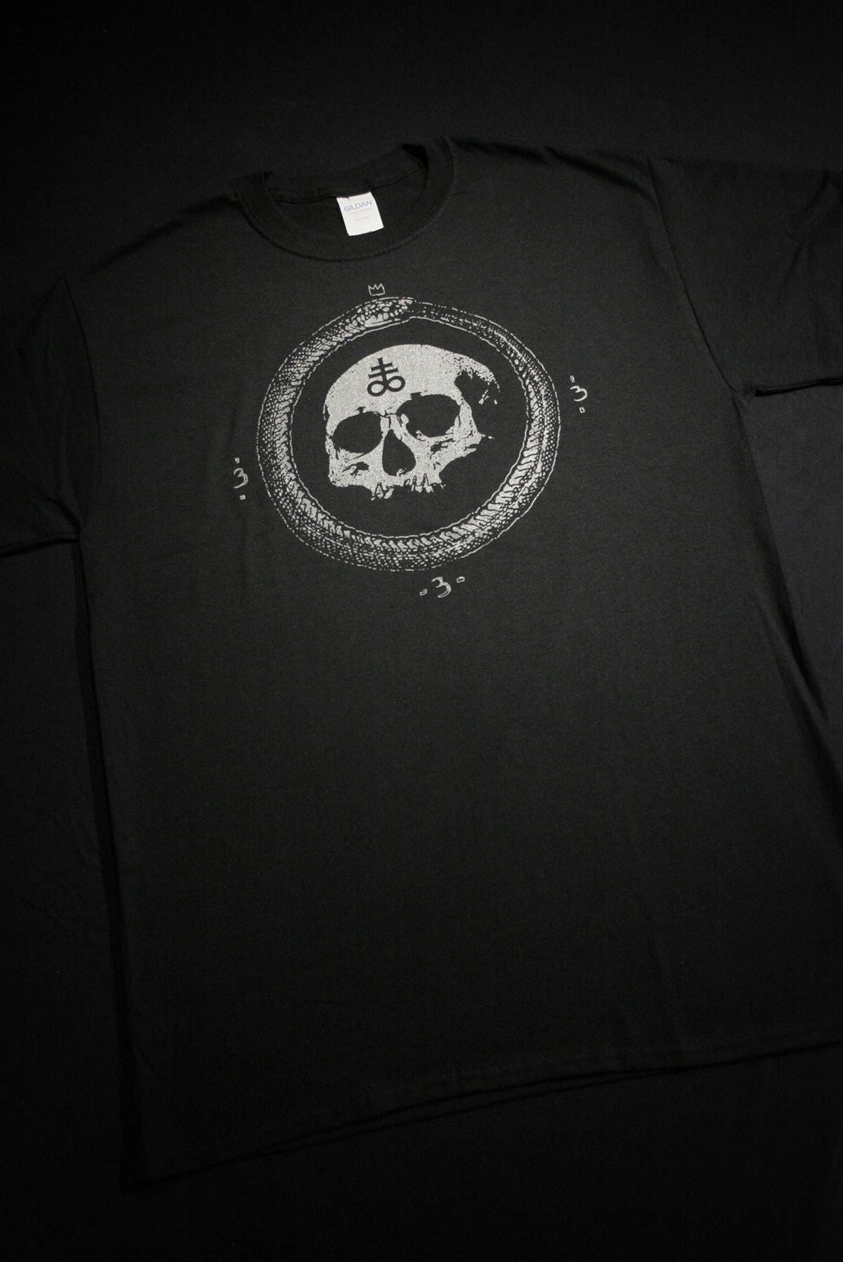 Ouroboros, king snake with Leviathan cross - T-shirt