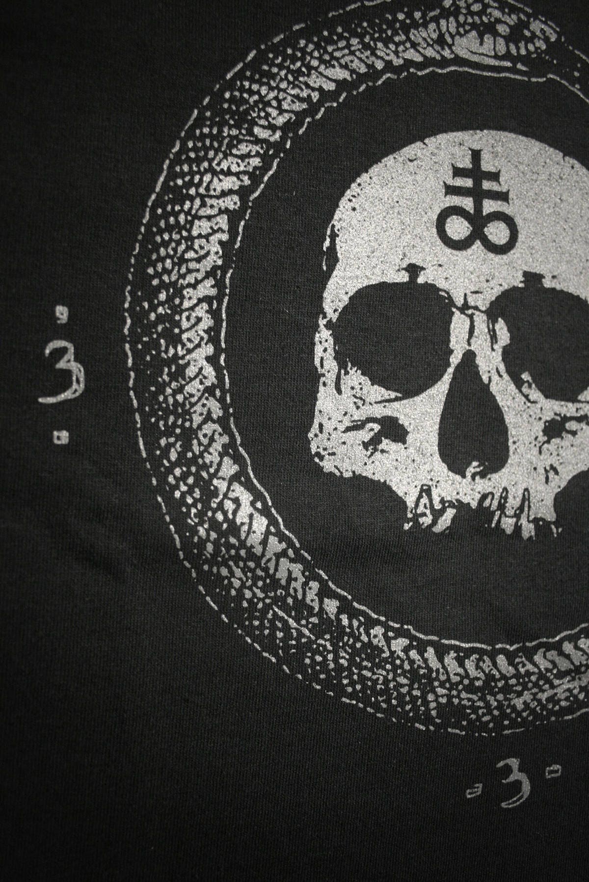 Ouroboros, king snake with Leviathan cross - T-shirt