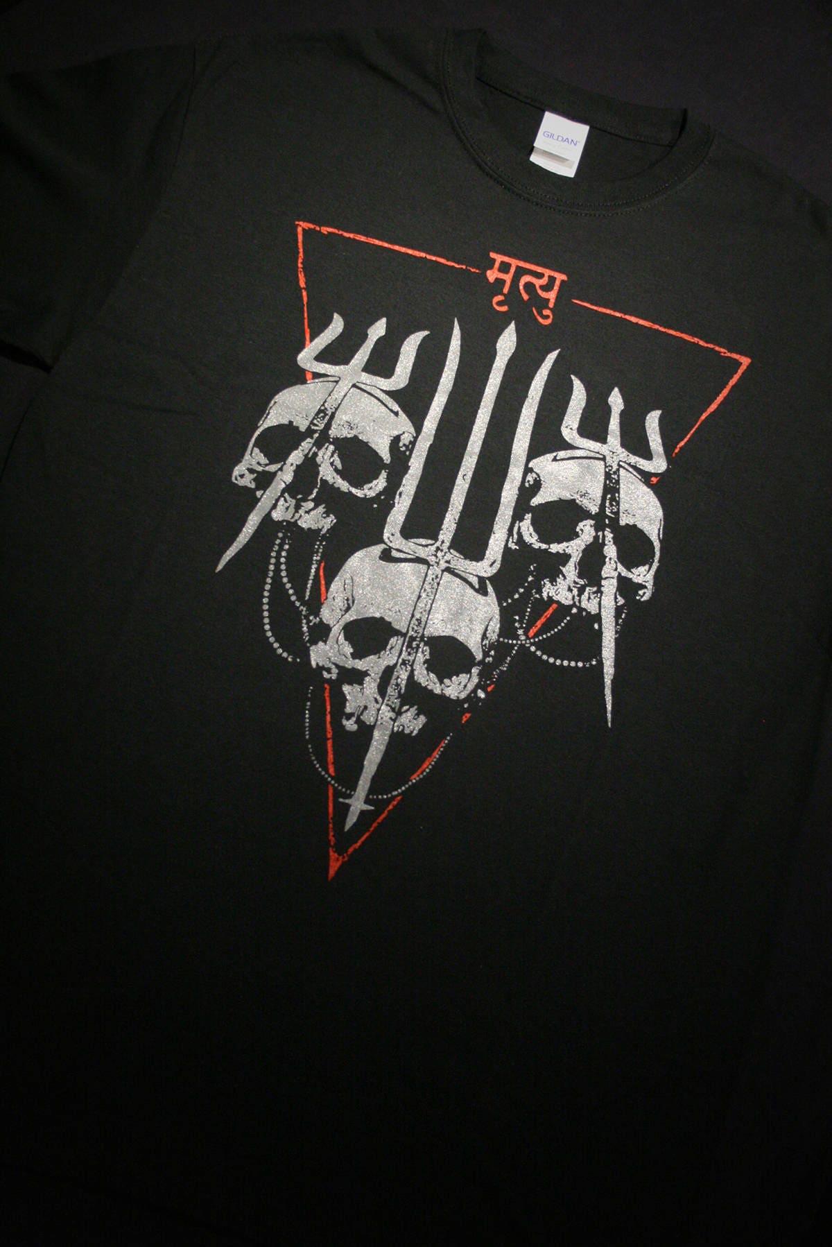 Trisul / trident / trishula skulls, deaths prayer - T-shirt
