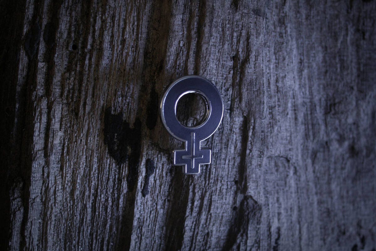 Female symbol with upside down cross - PIN