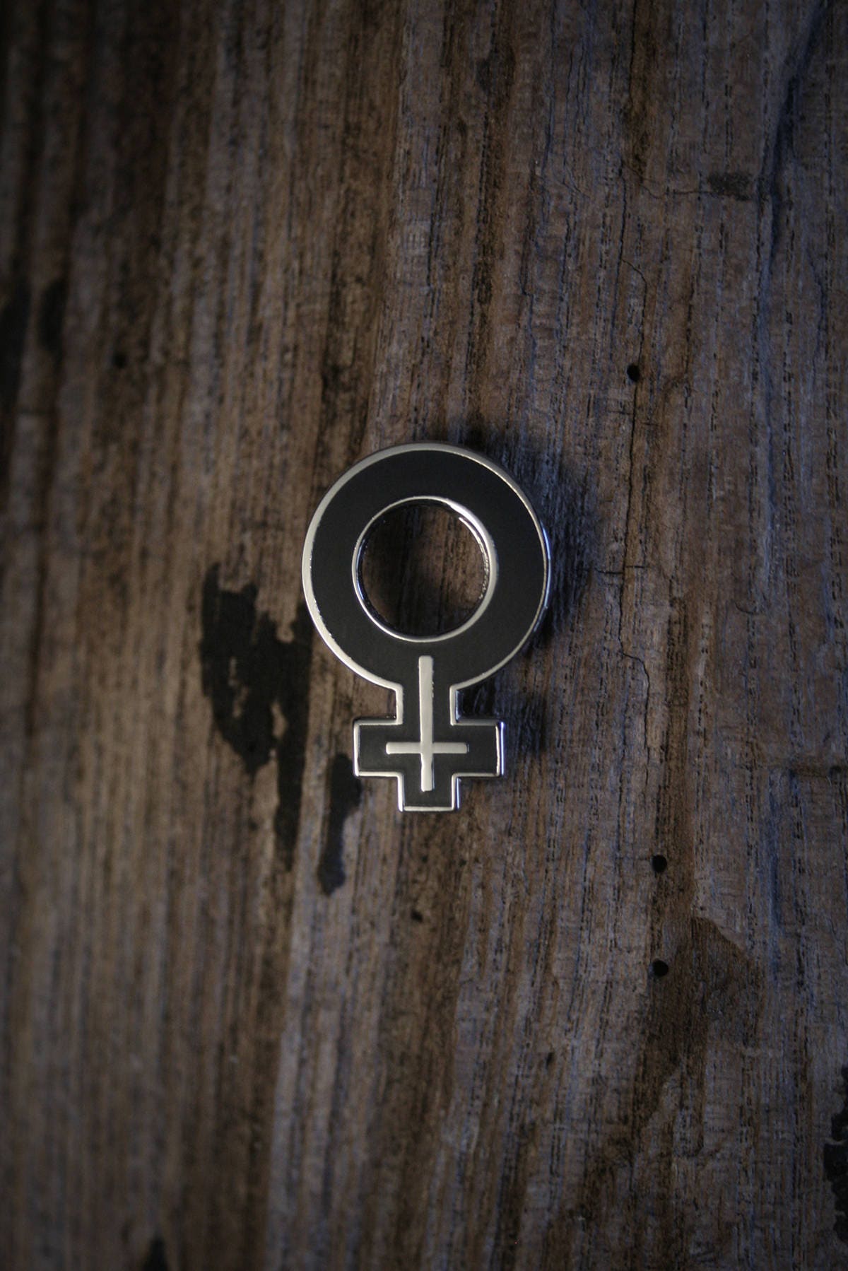 Female symbol with upside down cross - PIN