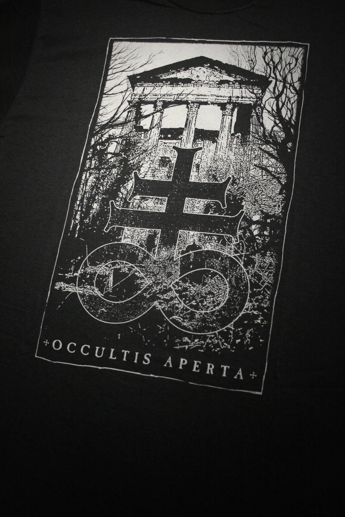 OCCULTIS APERTA, Leviathan Cross Temple - loose fit top