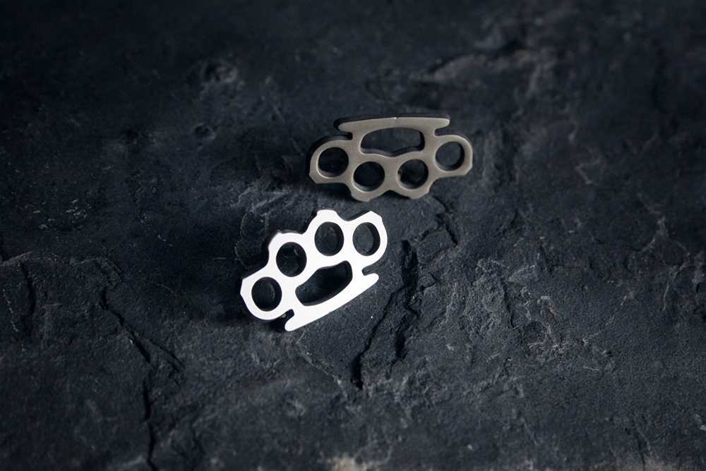 Knuckle duster PIN