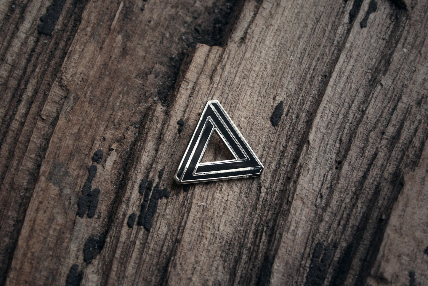 Penrose triangle, tribar, impossible figure, Oscar Reutersvärd - PIN