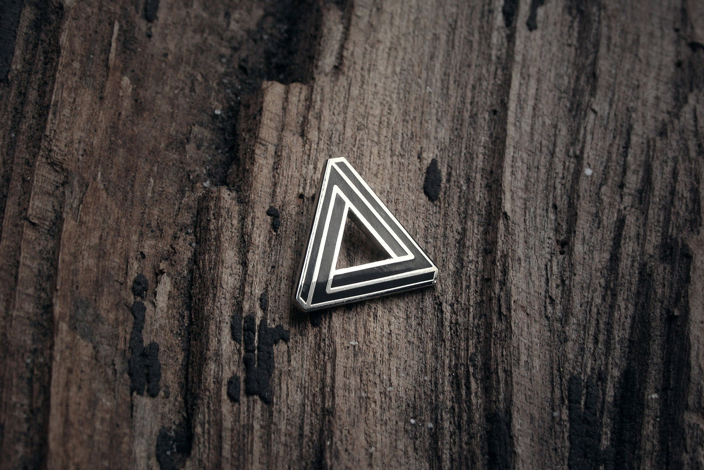 Penrose triangle, tribar, impossible figure, Oscar Reutersvärd - PIN