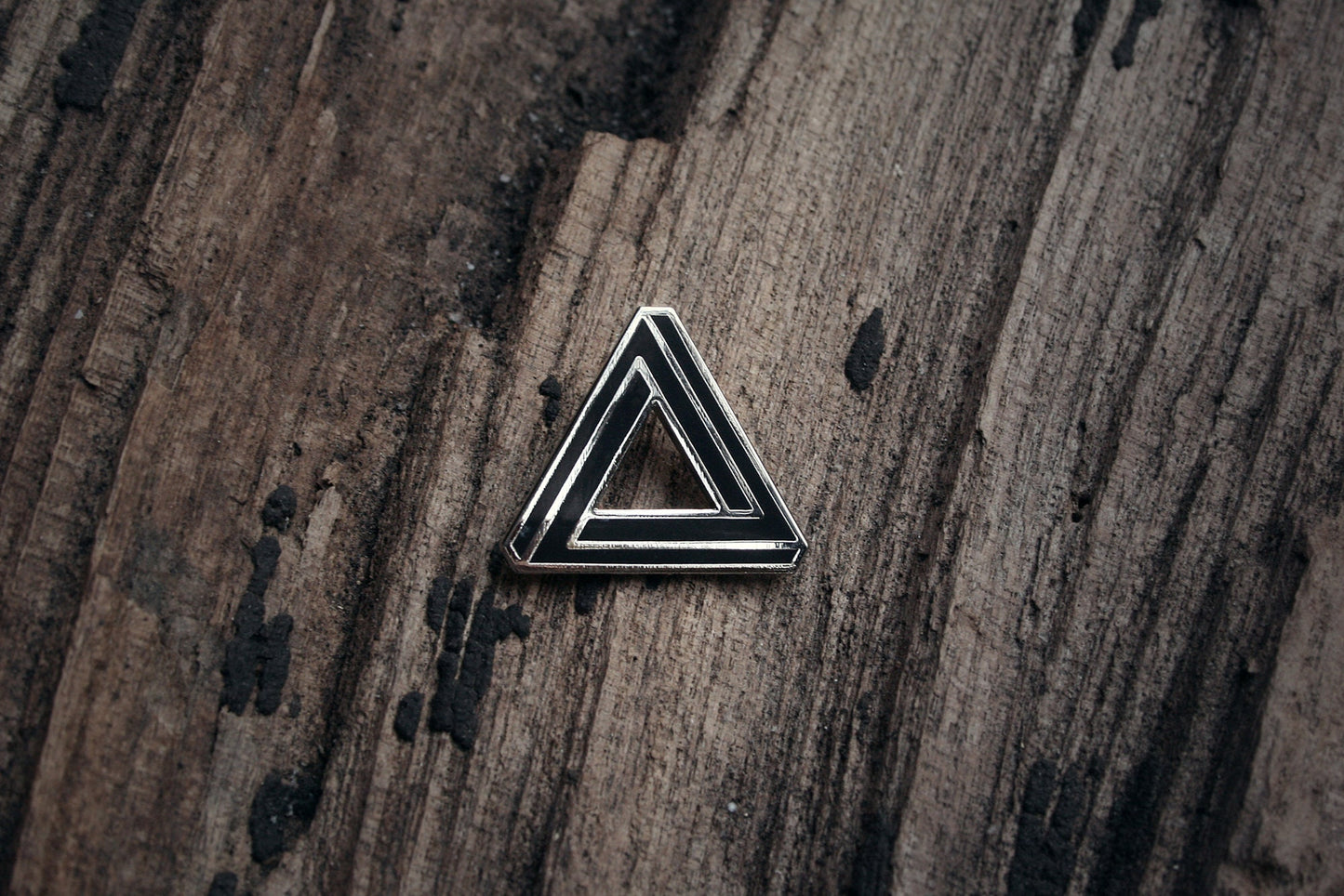Penrose triangle, tribar, impossible figure, Oscar Reutersvärd - PIN