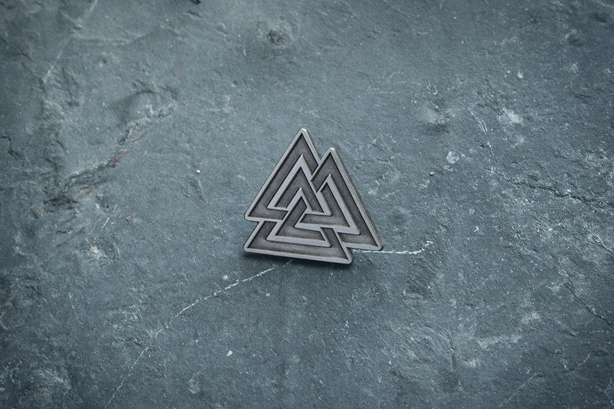 Valknut, thin dark triple version - PIN