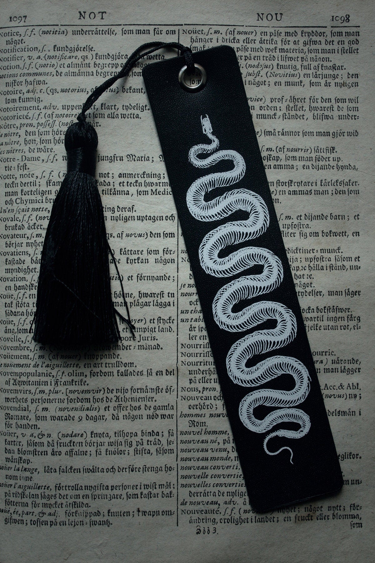 Snake skeleton - Bookmark