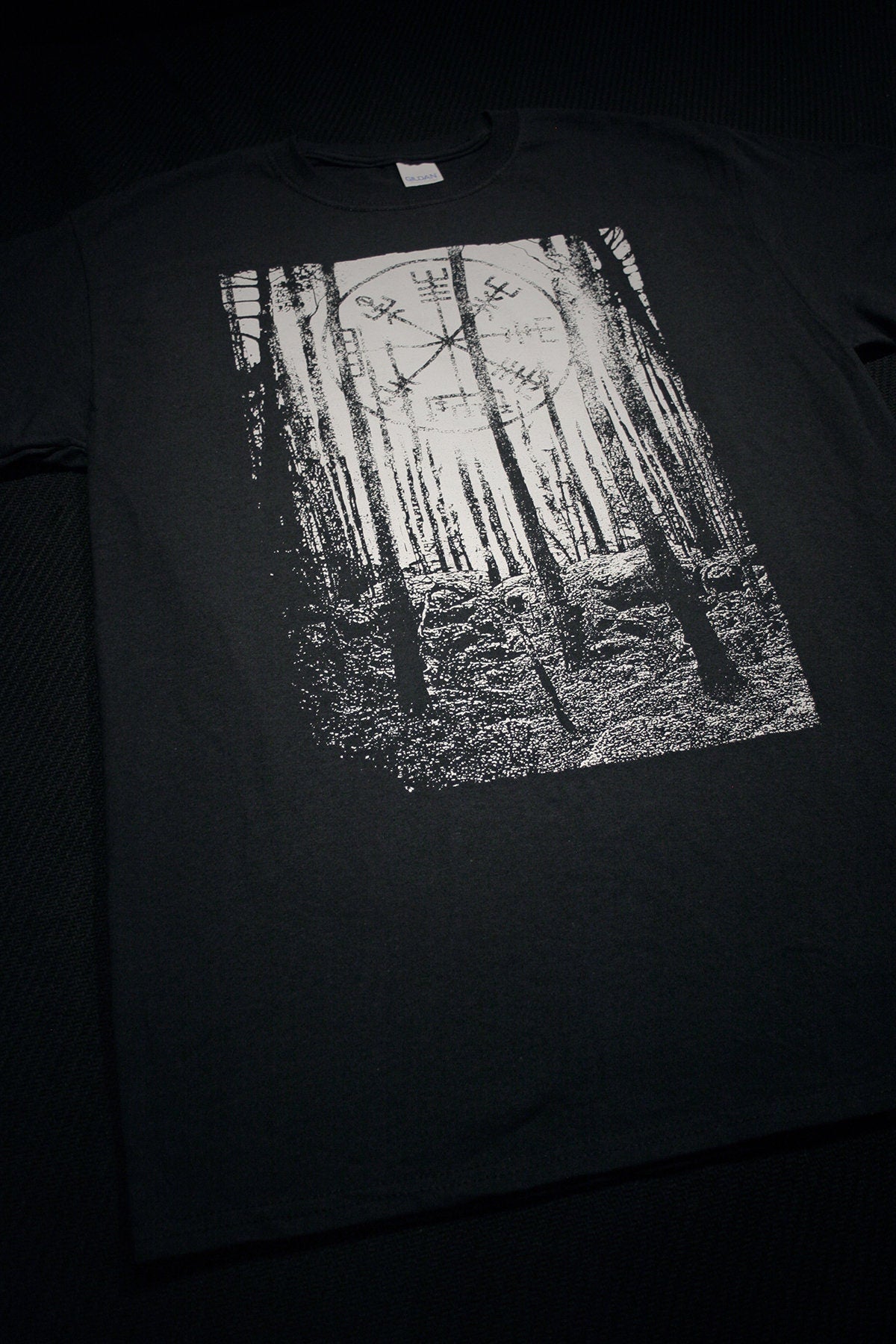 Vegvisir, Vegvisír, ancient scandinavian forest - T-shirt