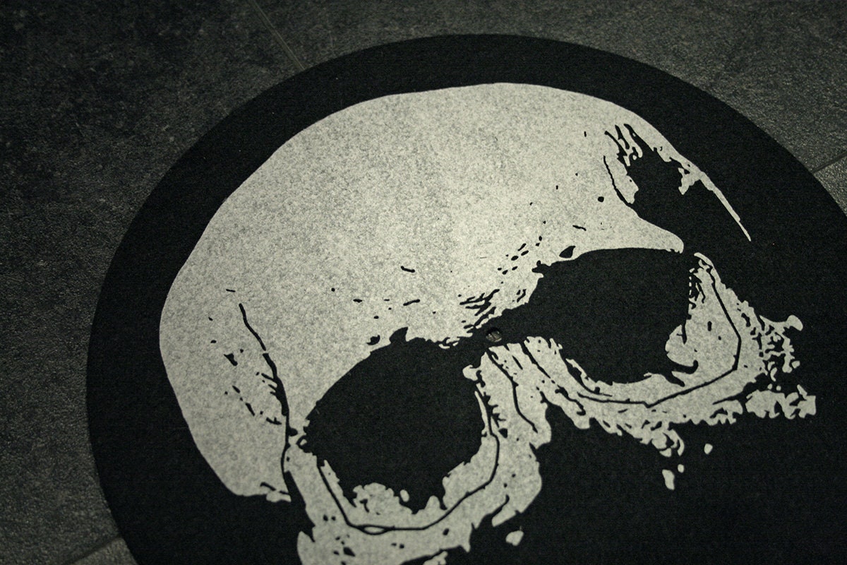 Skull illustration - TURNTABLE SLIPMAT