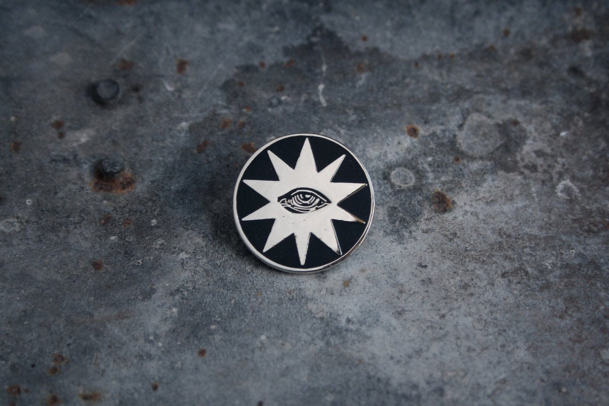 10 pointed star with hypnosis eye - PIN
