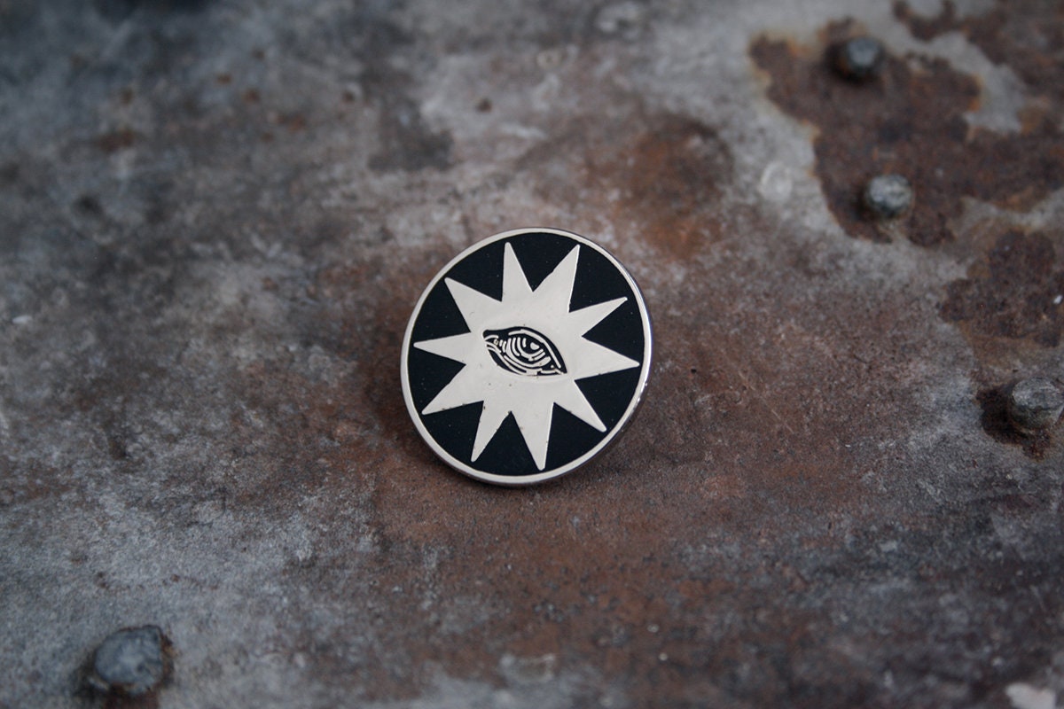 10 pointed star with hypnosis eye - PIN