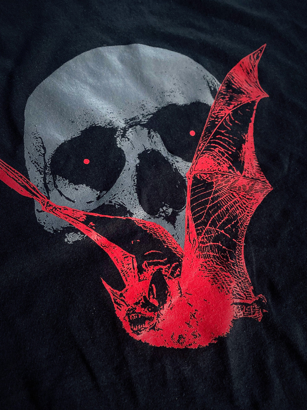 Bat with skull - T-shirt