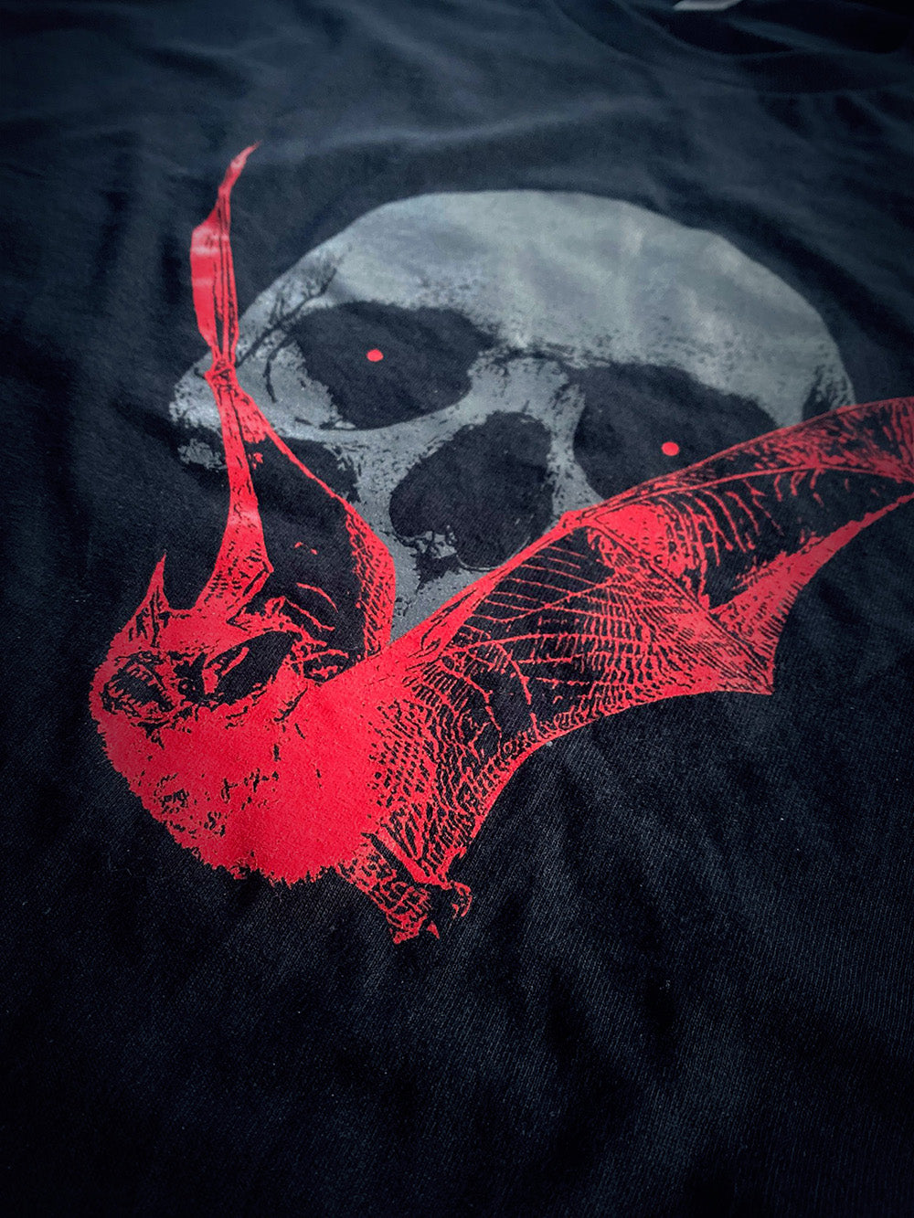 Bat with skull - T-shirt