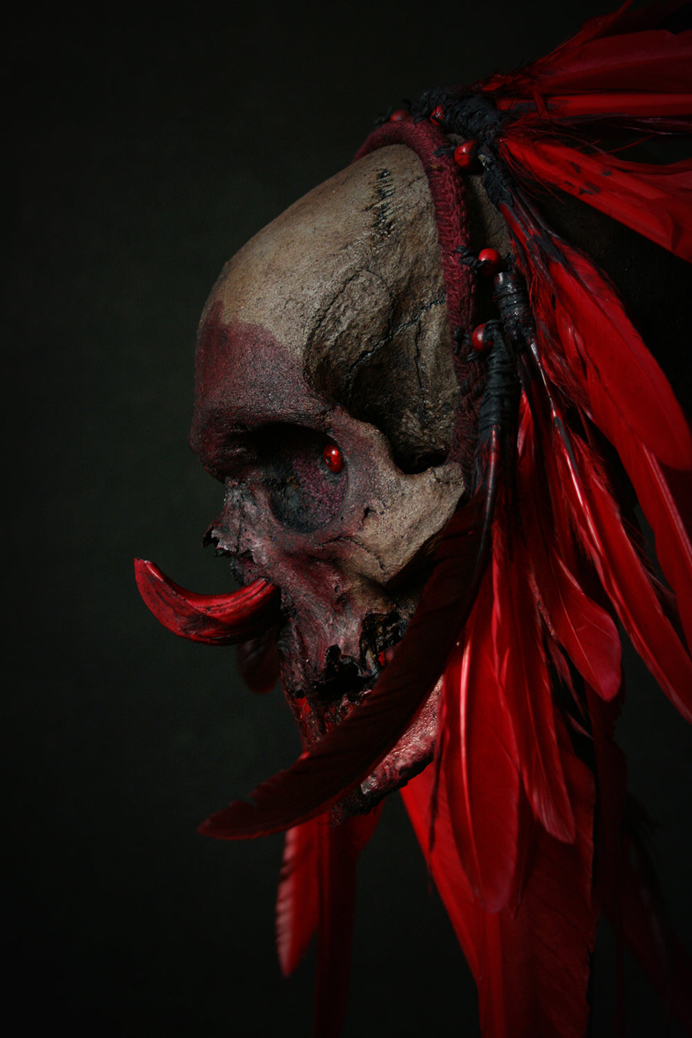 Skull mixed media sculpture "Red Chief Ruby lord" - SCULPTURE