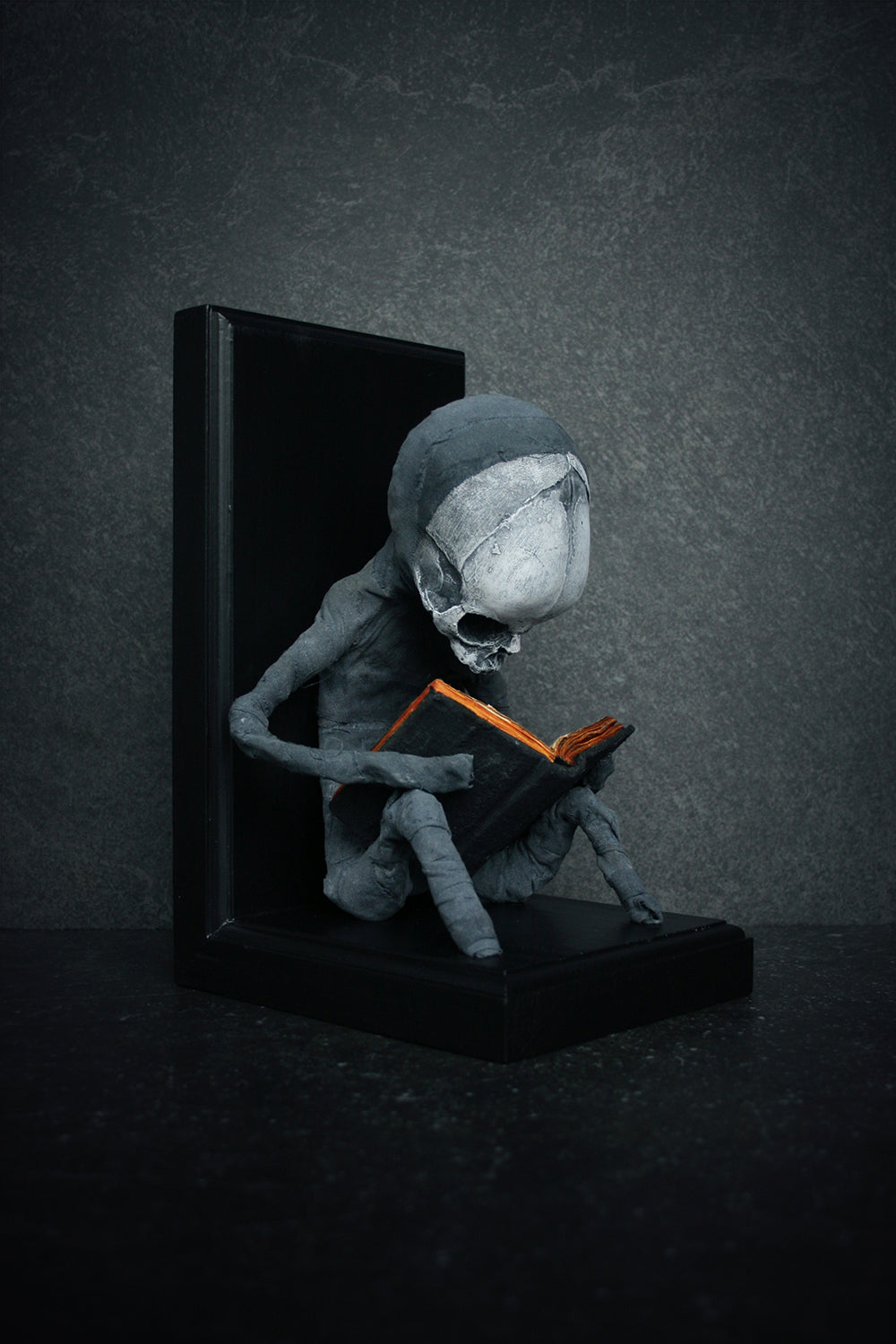 Sculpture bookend "Sarah the reader" - mixed media sculpture