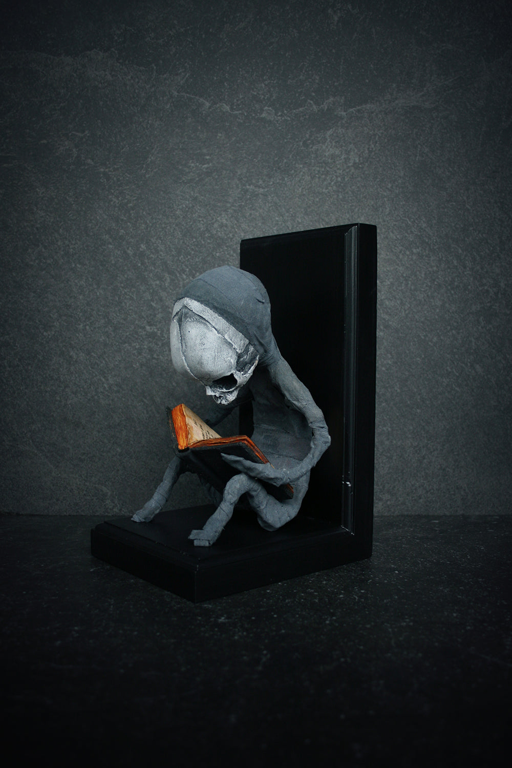 Sculpture bookend "Sarah the reader" - mixed media sculpture