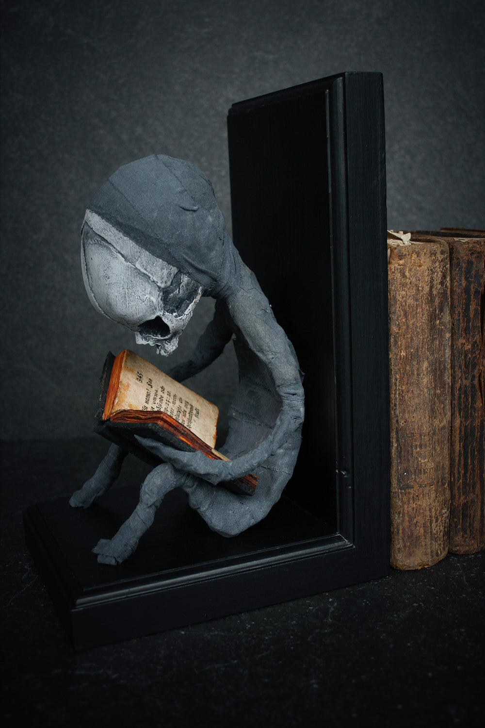 Sculpture bookend "Sarah the reader" - mixed media sculpture