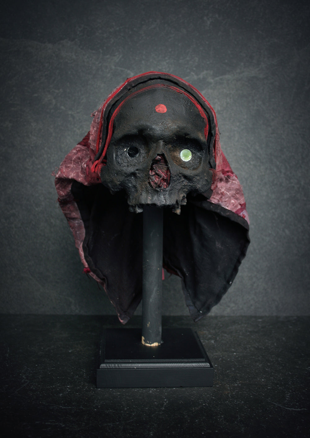 Skull mixed media sculpture "Voodoo spirit Gamth, the awaken" - SCULPTURE