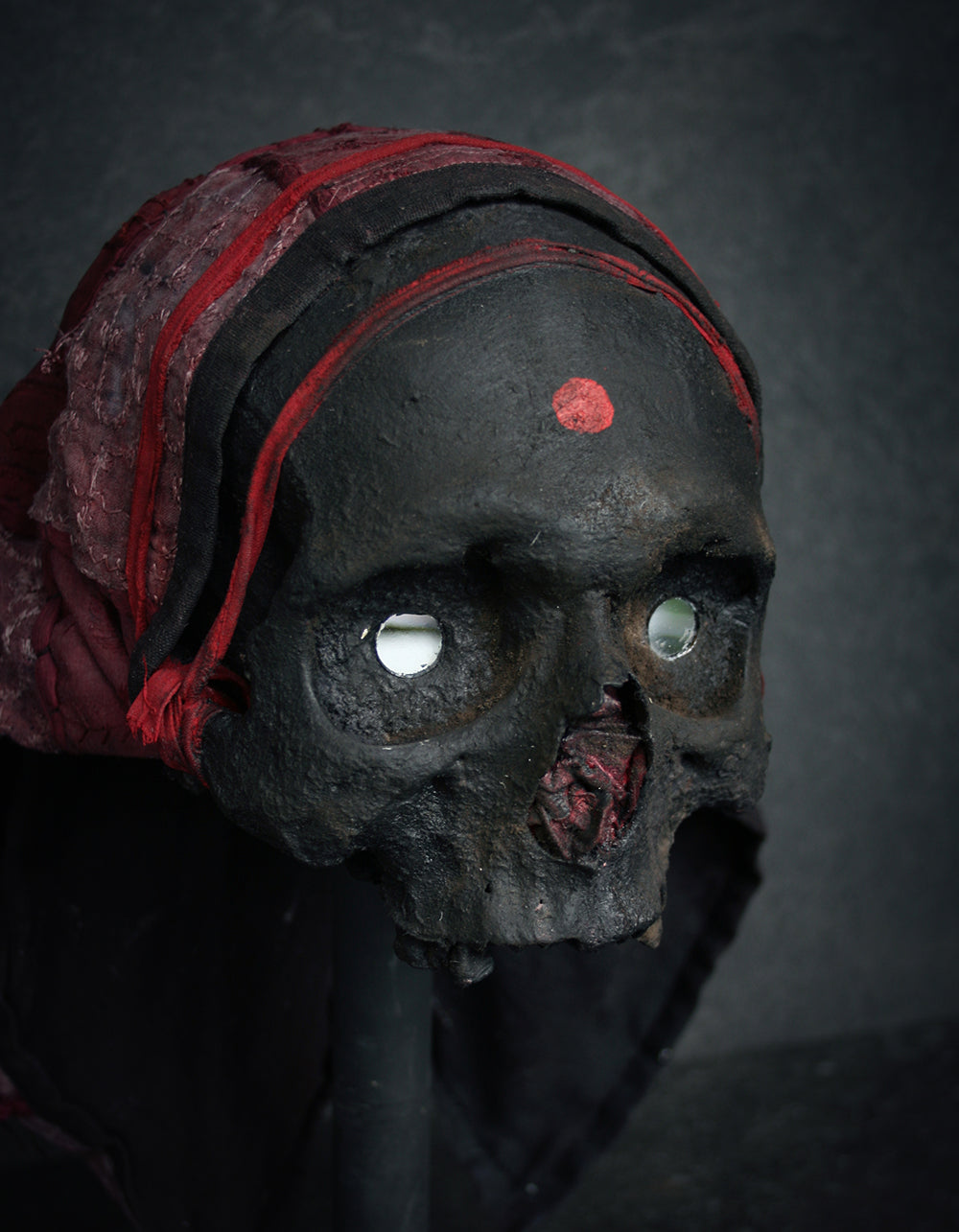 Skull mixed media sculpture "Voodoo spirit Gamth, the awaken" - SCULPTURE