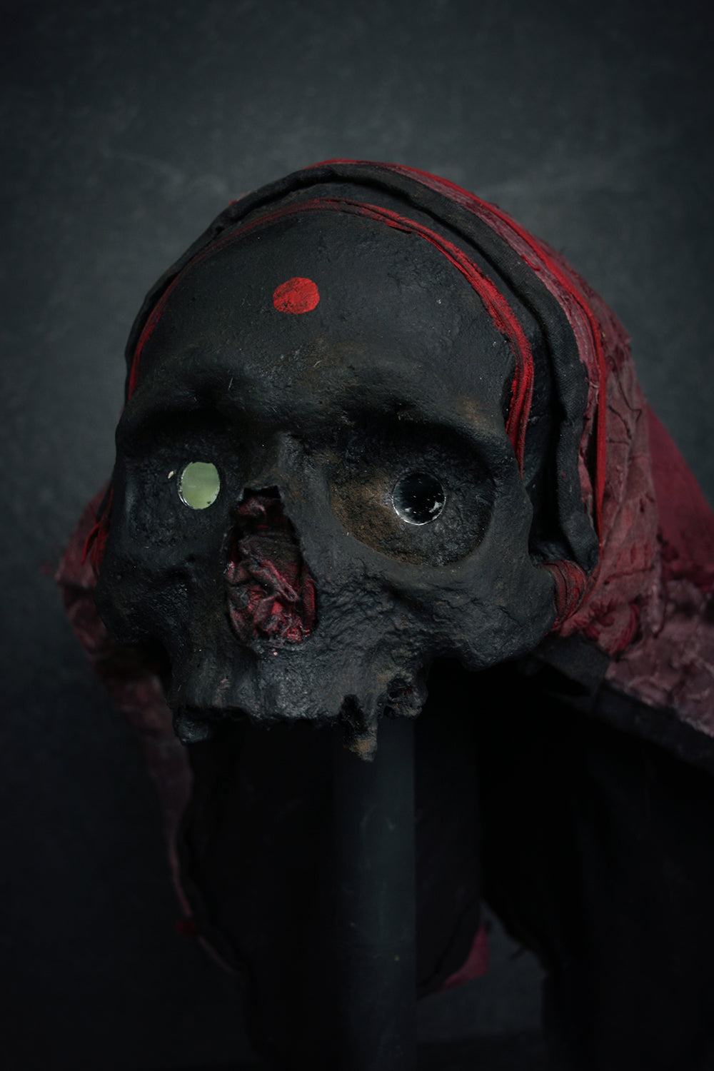 Skull mixed media sculpture "Voodoo spirit Gamth, the awaken" - SCULPTURE