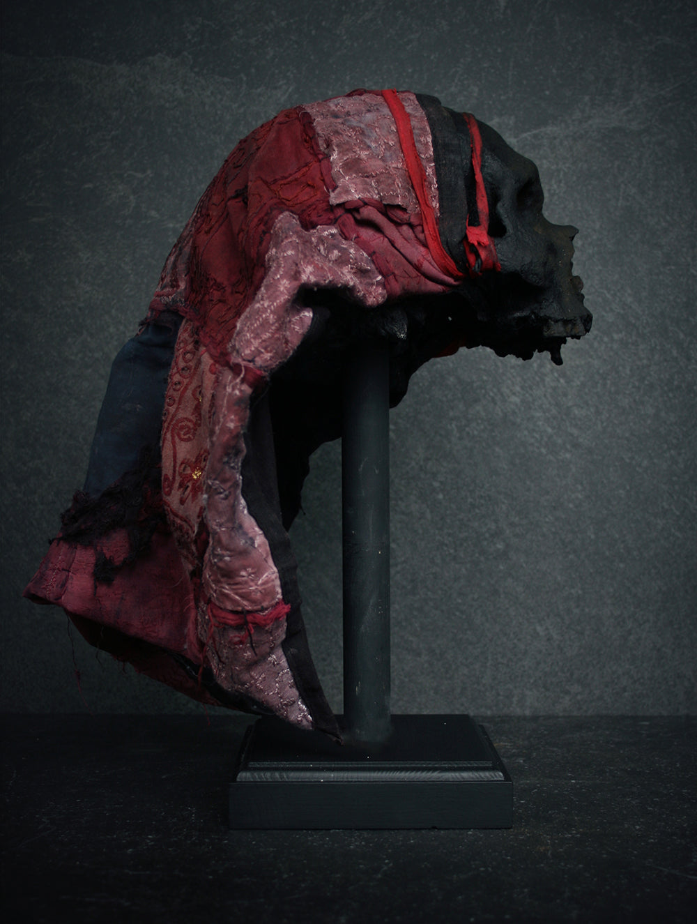 Skull mixed media sculpture "Voodoo spirit Gamth, the awaken" - SCULPTURE