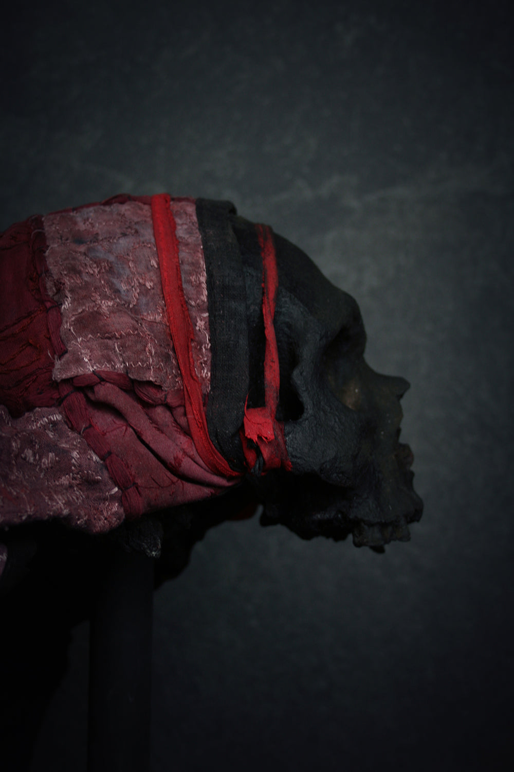 Skull mixed media sculpture "Voodoo spirit Gamth, the awaken" - SCULPTURE