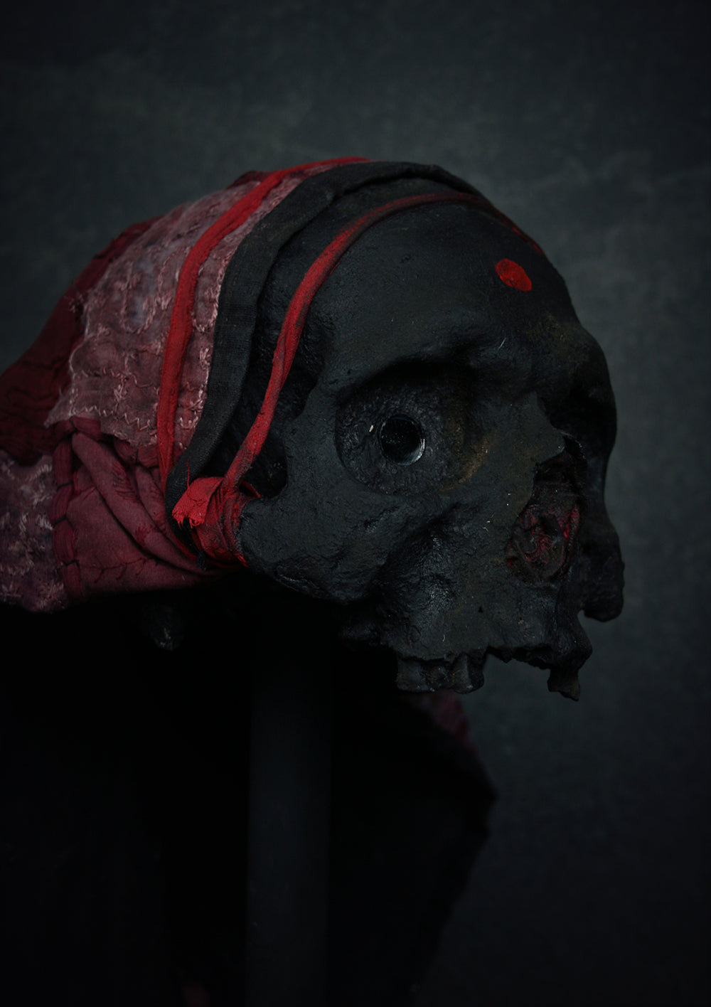 Skull mixed media sculpture "Voodoo spirit Gamth, the awaken" - SCULPTURE