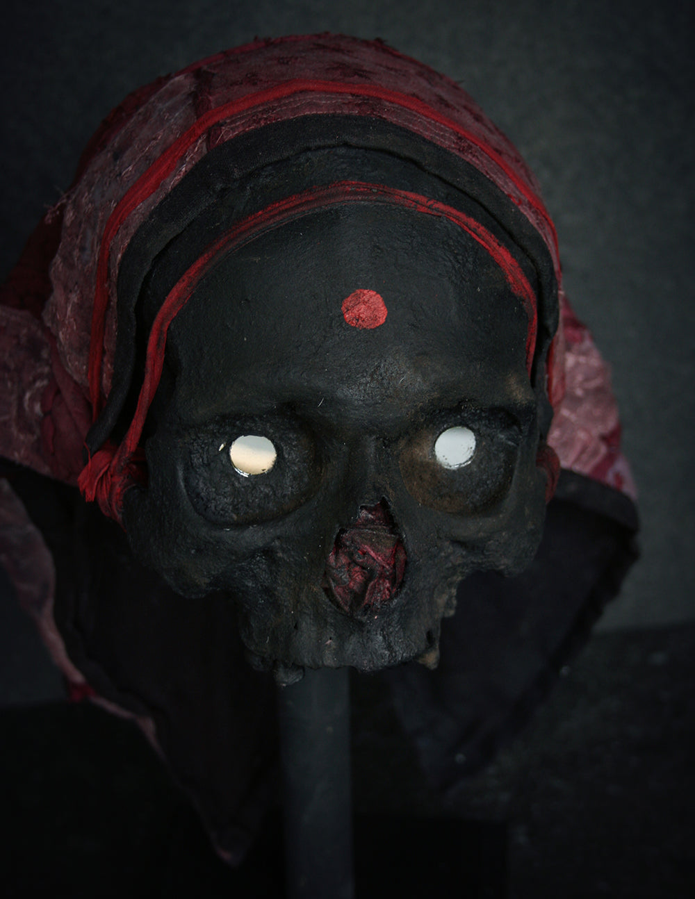Skull mixed media sculpture "Voodoo spirit Gamth, the awaken" - SCULPTURE