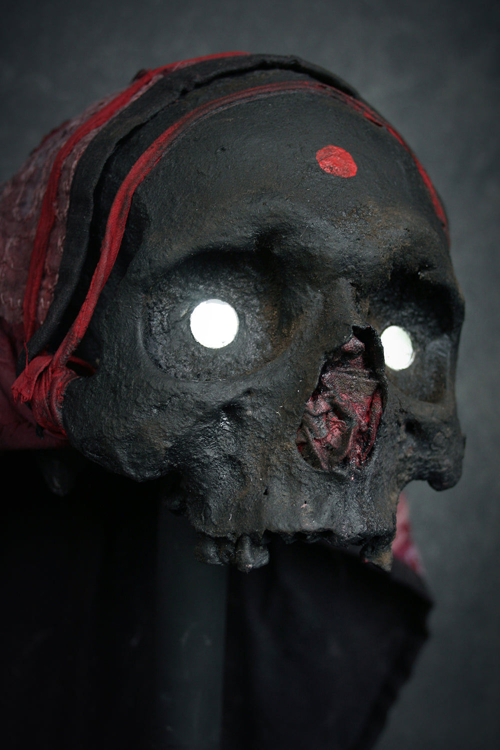 Skull mixed media sculpture "Voodoo spirit Gamth, the awaken" - SCULPTURE