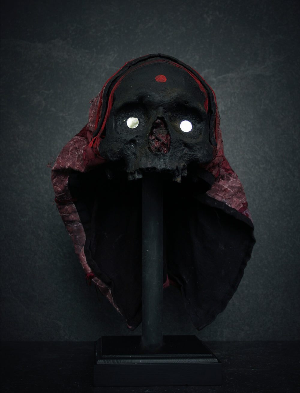 Skull mixed media sculpture "Voodoo spirit Gamth, the awaken" - SCULPTURE