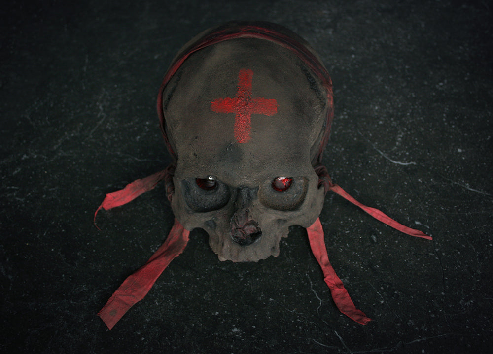 Skull mixed media sculpture "Voodoo spirit Randh, the watcher" - SCULPTURE