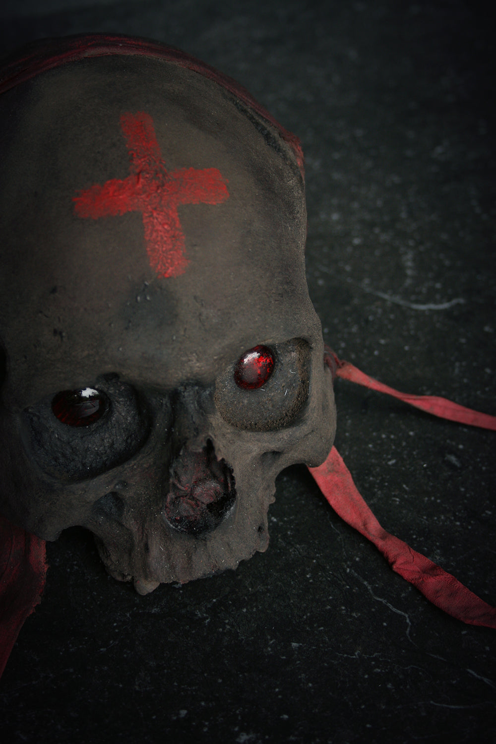 Skull mixed media sculpture "Voodoo spirit Randh, the watcher" - SCULPTURE
