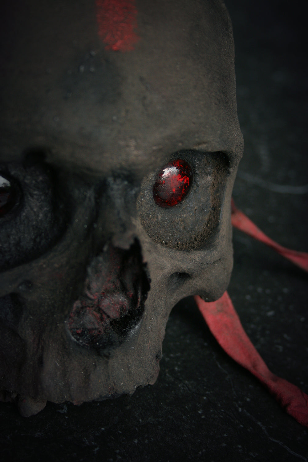Skull mixed media sculpture "Voodoo spirit Randh, the watcher" - SCULPTURE