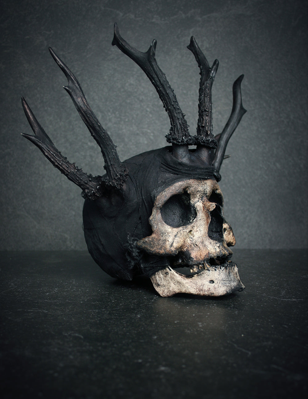 Skull mixed media sculpture "Shadow king Wrathr" - SCULPTURE