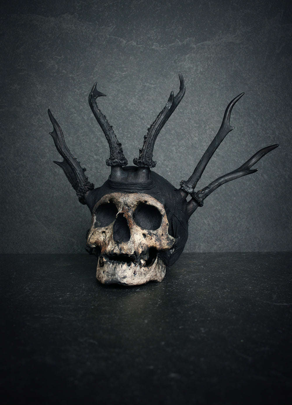 Skull mixed media sculpture "Shadow king Wrathr" - SCULPTURE
