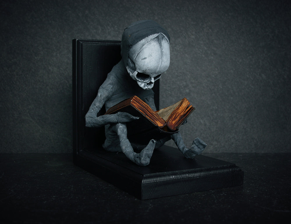 Sculpture bookend "Weber the reader" - mixed media sculpture