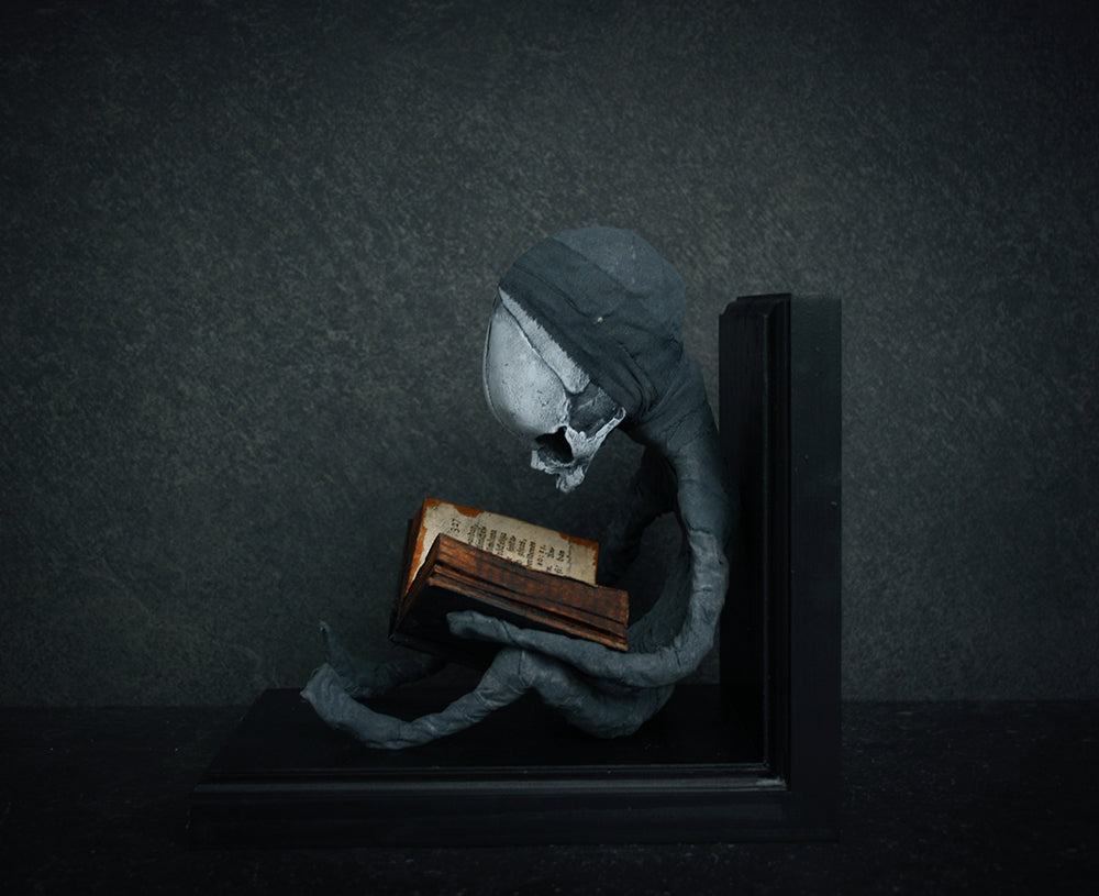 Sculpture bookend "Weber the reader" - mixed media sculpture