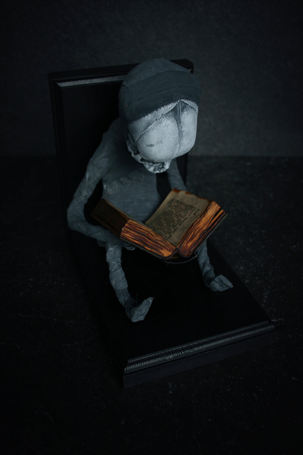 Sculpture bookend "Weber the reader" - mixed media sculpture